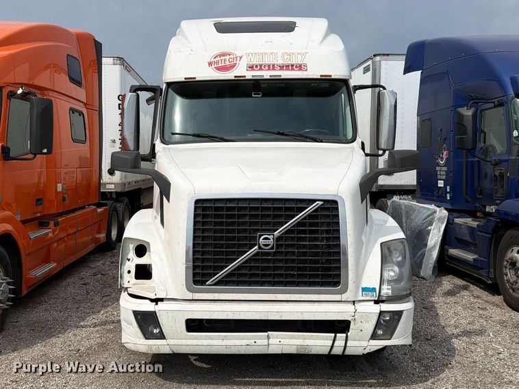 image for item FK4161 2016 Volvo VNL semi truck