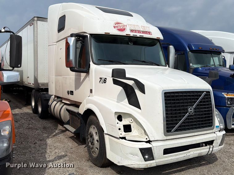 image for item FK4161 2016 Volvo VNL semi truck
