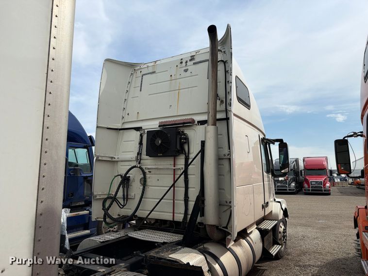 image for item FK4161 2016 Volvo VNL semi truck