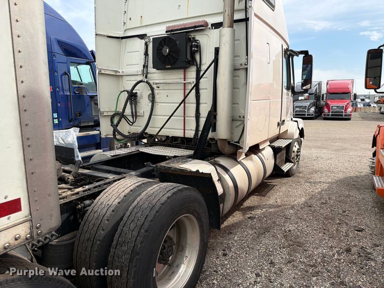 image for item FK4161 2016 Volvo VNL semi truck