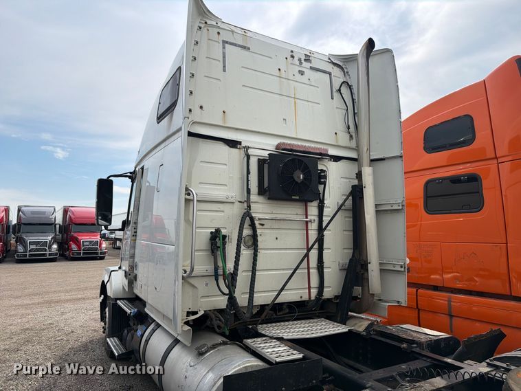 image for item FK4161 2016 Volvo VNL semi truck