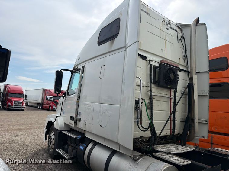 image for item FK4161 2016 Volvo VNL semi truck