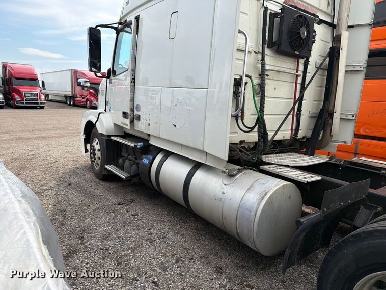 image for item FK4161 2016 Volvo VNL semi truck
