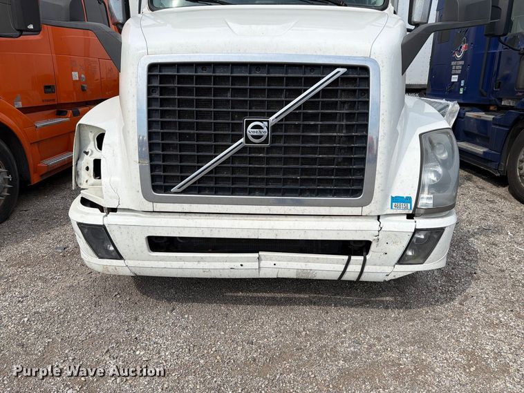 image for item FK4161 2016 Volvo VNL semi truck