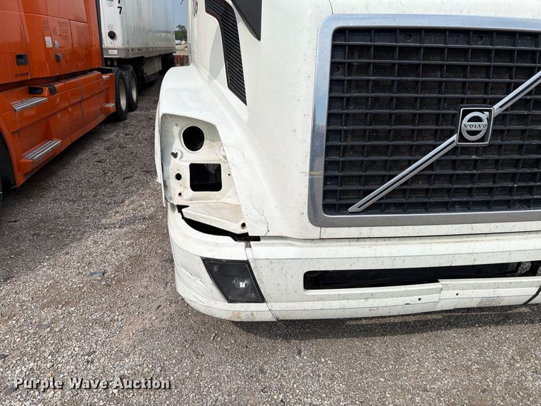 image for item FK4161 2016 Volvo VNL semi truck