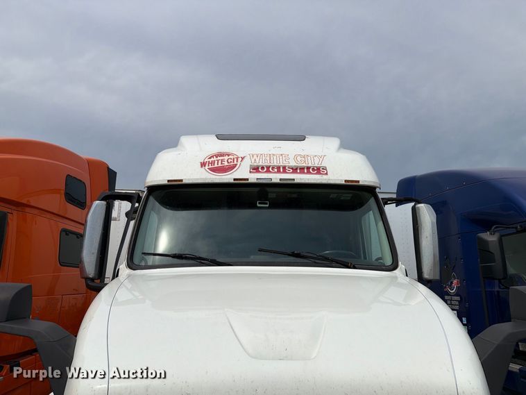 image for item FK4161 2016 Volvo VNL semi truck