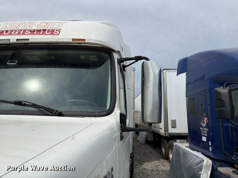image for item FK4161 2016 Volvo VNL semi truck
