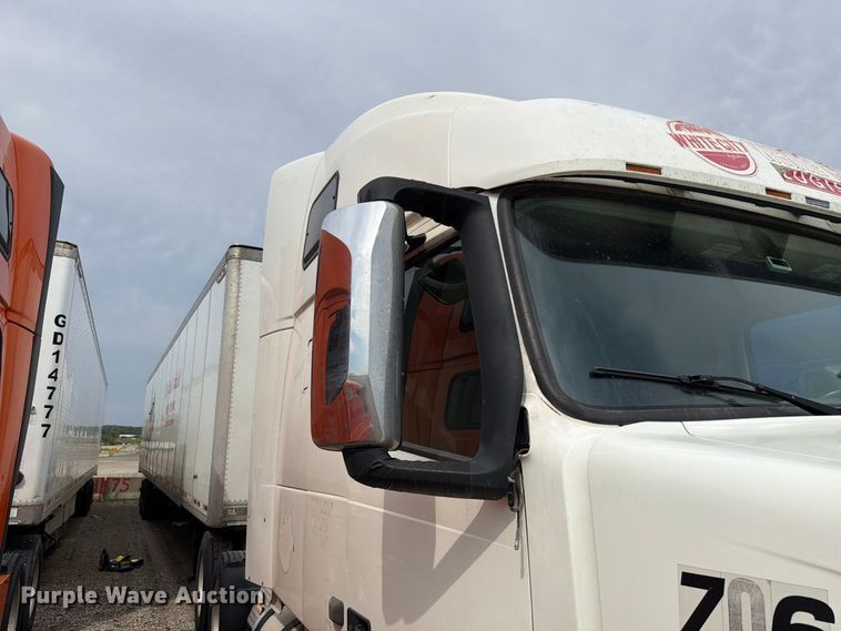 image for item FK4161 2016 Volvo VNL semi truck