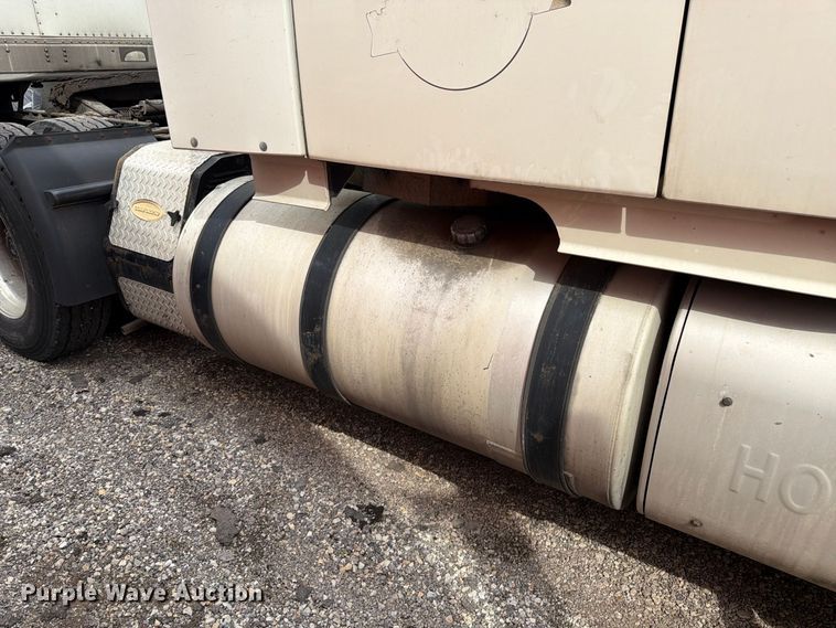image for item FK4161 2016 Volvo VNL semi truck