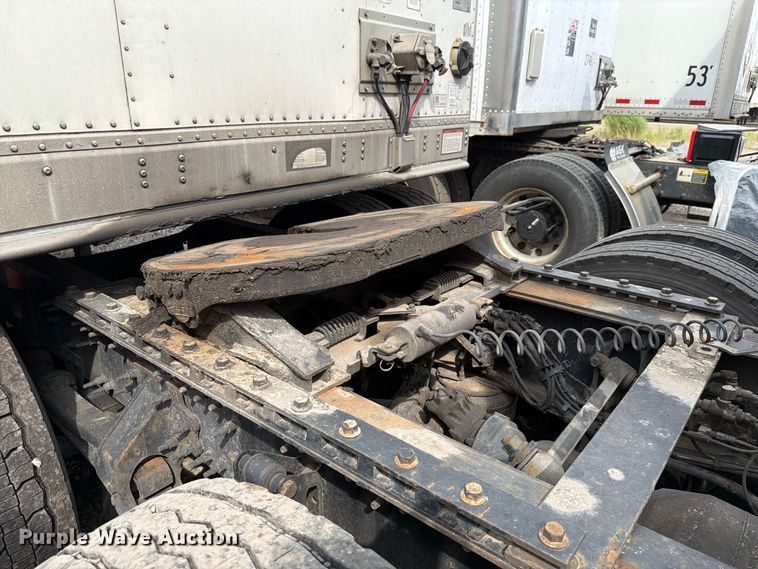 image for item FK4161 2016 Volvo VNL semi truck