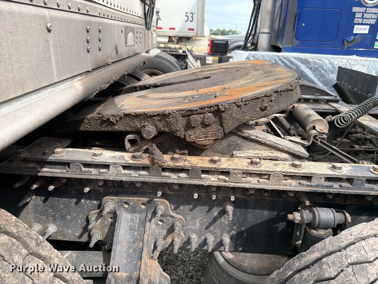image for item FK4161 2016 Volvo VNL semi truck