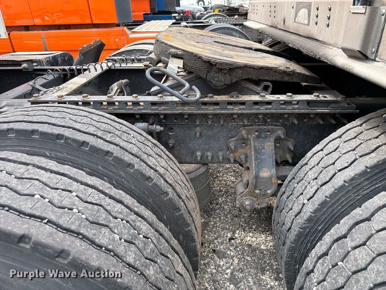 image for item FK4161 2016 Volvo VNL semi truck