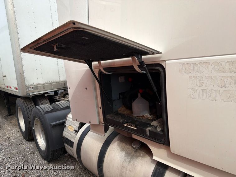 image for item FK4161 2016 Volvo VNL semi truck