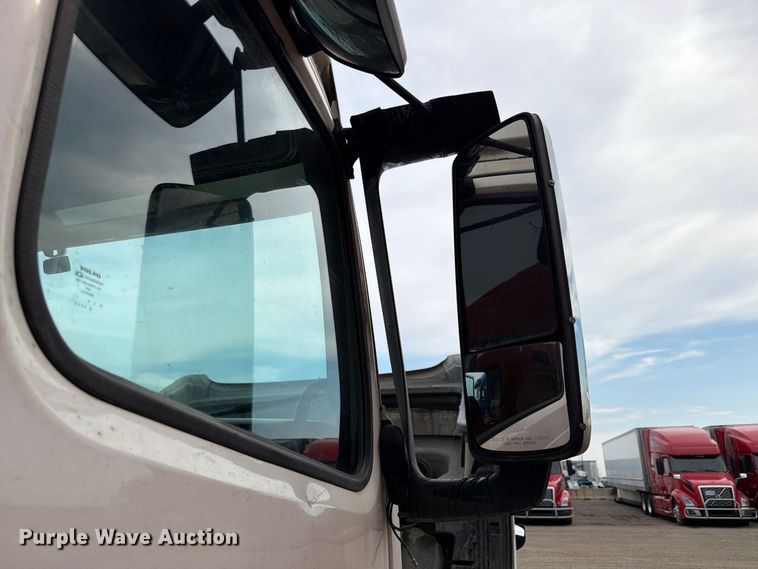 image for item FK4161 2016 Volvo VNL semi truck