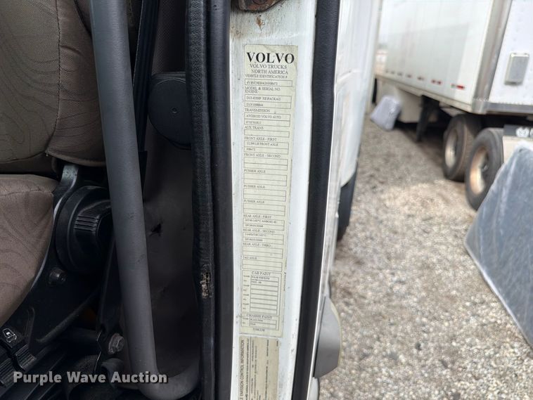 image for item FK4161 2016 Volvo VNL semi truck
