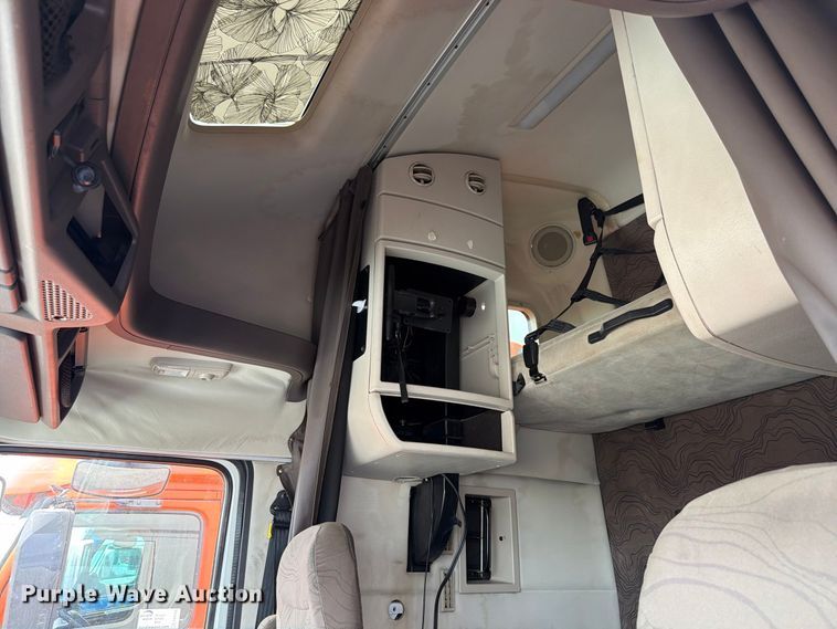 image for item FK4161 2016 Volvo VNL semi truck