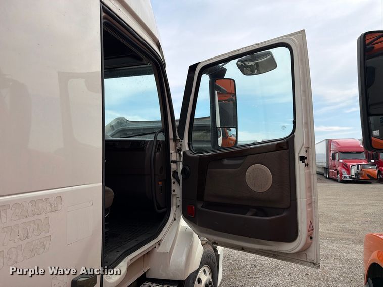 image for item FK4161 2016 Volvo VNL semi truck