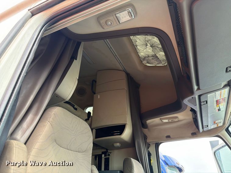 image for item FK4161 2016 Volvo VNL semi truck