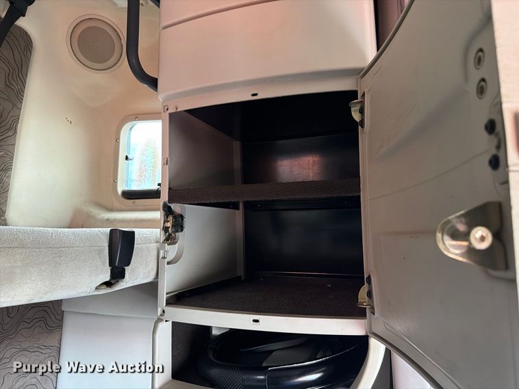 image for item FK4161 2016 Volvo VNL semi truck