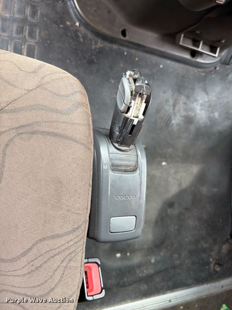 image for item FK4161 2016 Volvo VNL semi truck