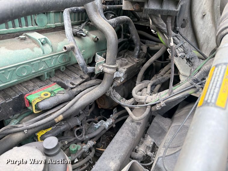 image for item FK4161 2016 Volvo VNL semi truck