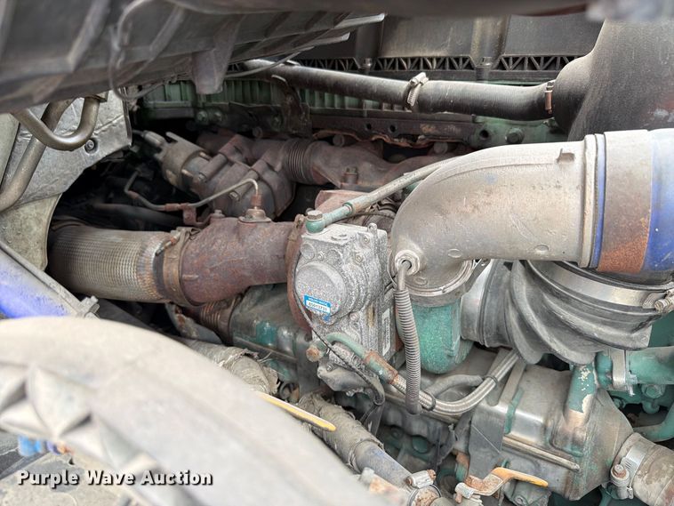 image for item FK4161 2016 Volvo VNL semi truck
