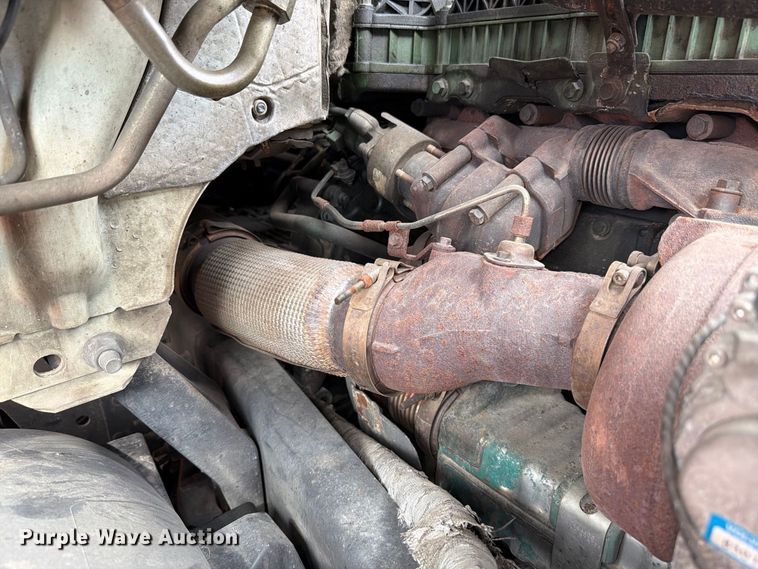 image for item FK4161 2016 Volvo VNL semi truck
