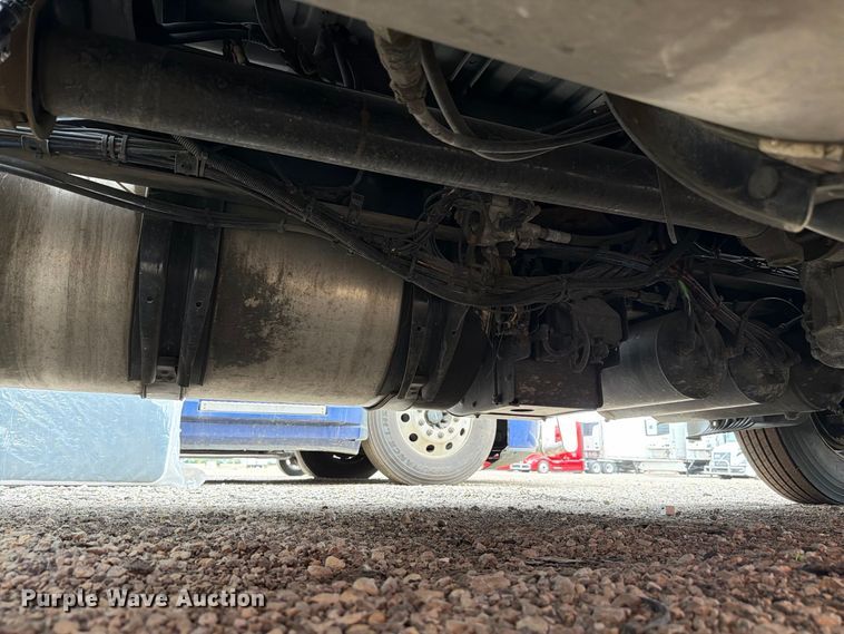 image for item FK4161 2016 Volvo VNL semi truck