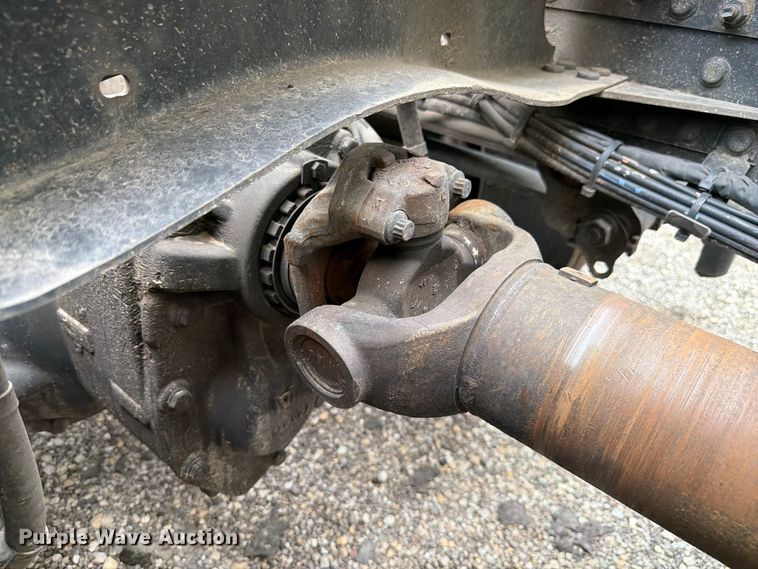 image for item FK4161 2016 Volvo VNL semi truck