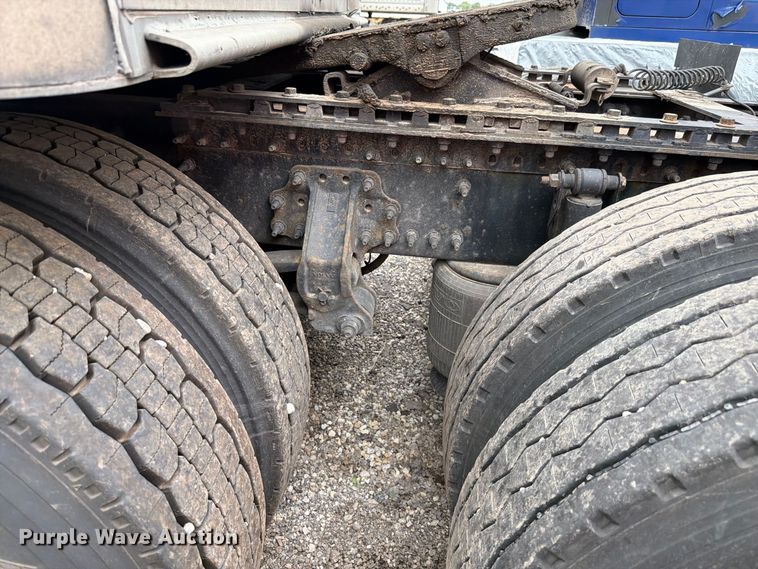 image for item FK4161 2016 Volvo VNL semi truck