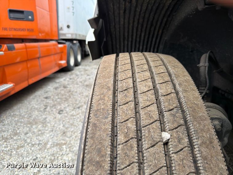 image for item FK4161 2016 Volvo VNL semi truck