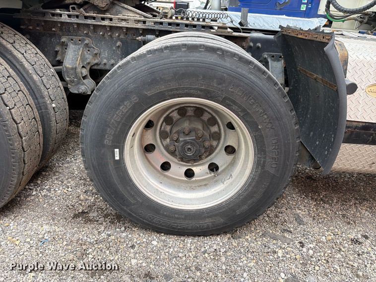 image for item FK4161 2016 Volvo VNL semi truck