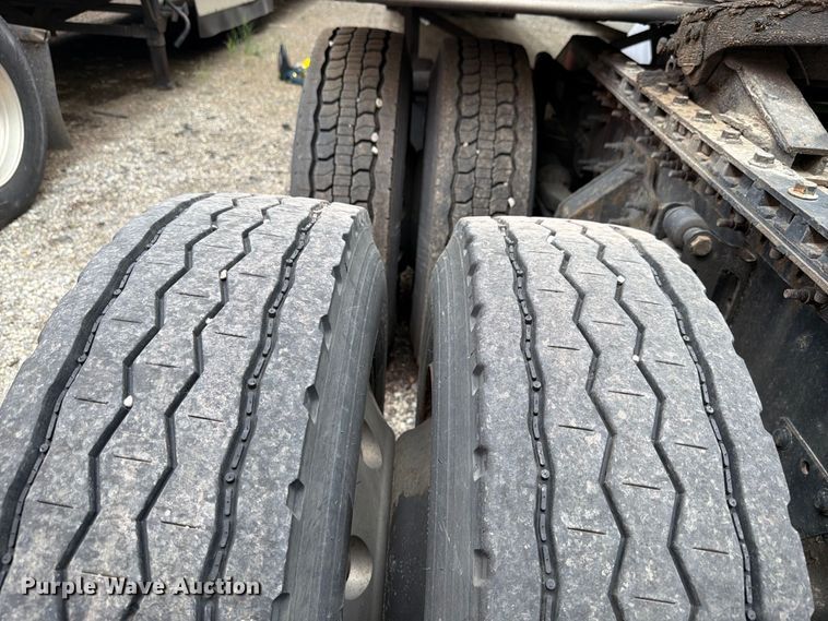 image for item FK4161 2016 Volvo VNL semi truck