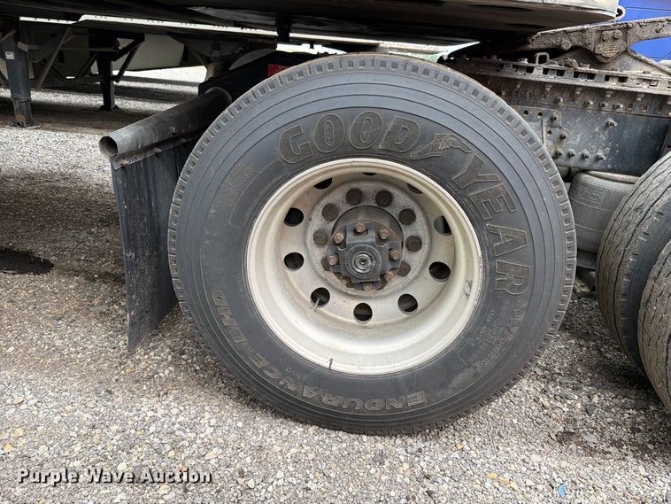 image for item FK4161 2016 Volvo VNL semi truck