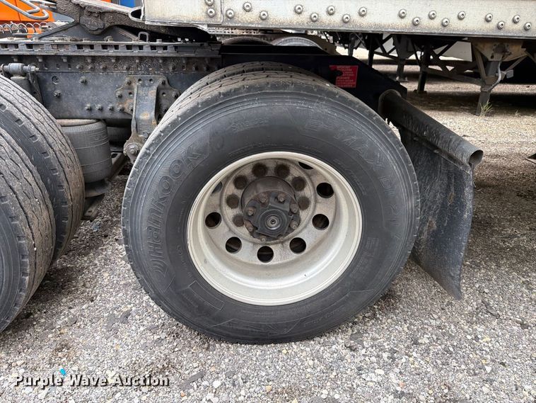 image for item FK4161 2016 Volvo VNL semi truck