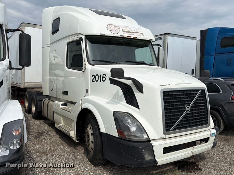 image for item FK4162 2016 Volvo VNL semi truck