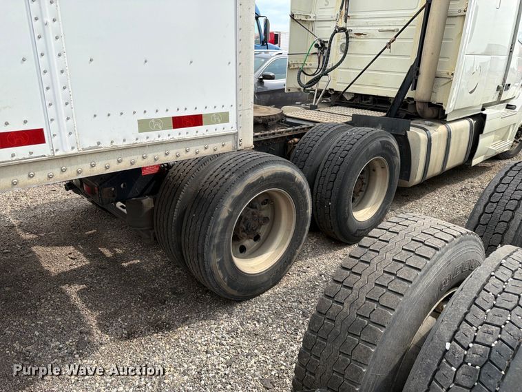 image for item FK4162 2016 Volvo VNL semi truck