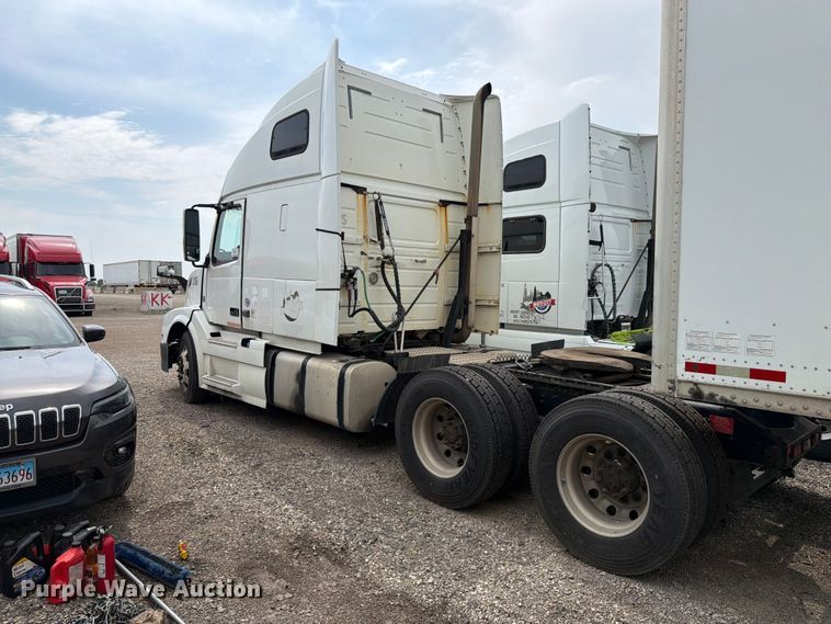 image for item FK4162 2016 Volvo VNL semi truck