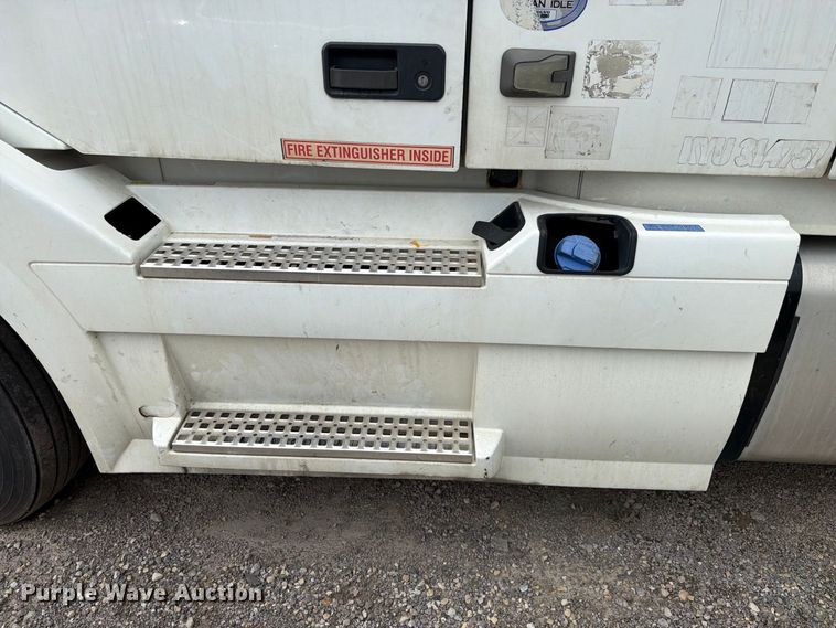 image for item FK4162 2016 Volvo VNL semi truck