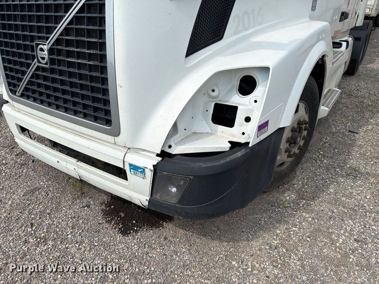 image for item FK4162 2016 Volvo VNL semi truck