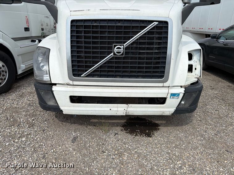 image for item FK4162 2016 Volvo VNL semi truck
