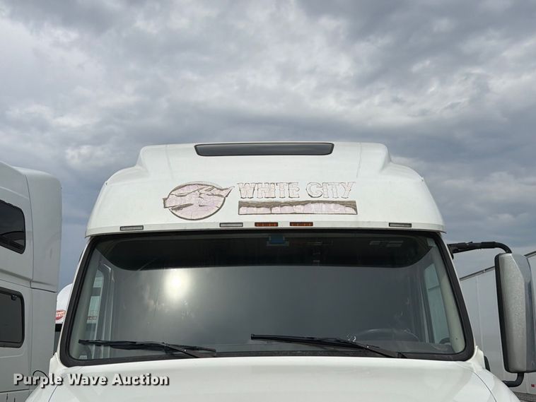 image for item FK4162 2016 Volvo VNL semi truck