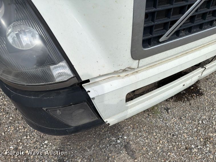 image for item FK4162 2016 Volvo VNL semi truck