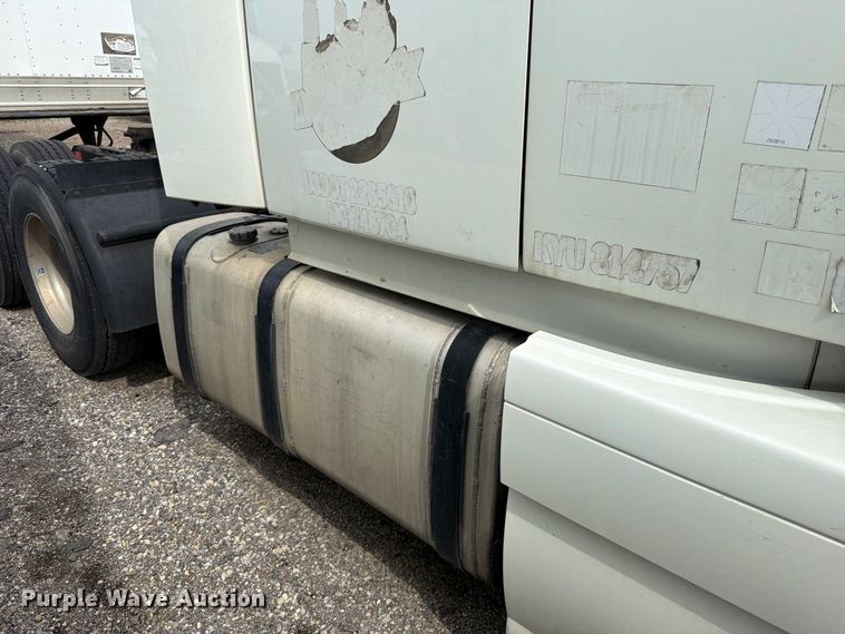 image for item FK4162 2016 Volvo VNL semi truck
