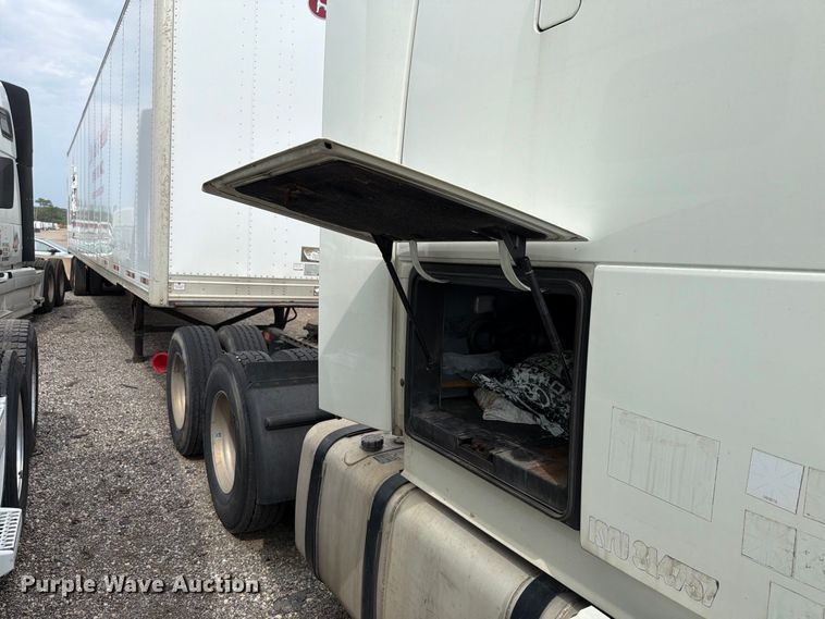 image for item FK4162 2016 Volvo VNL semi truck