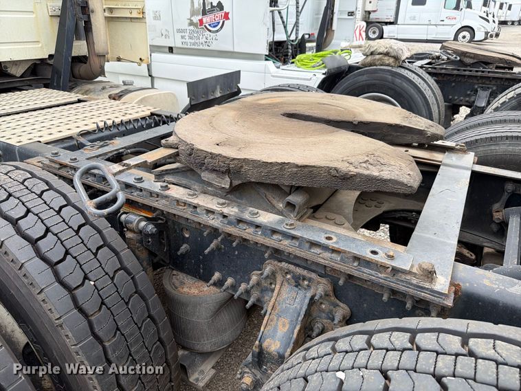image for item FK4162 2016 Volvo VNL semi truck