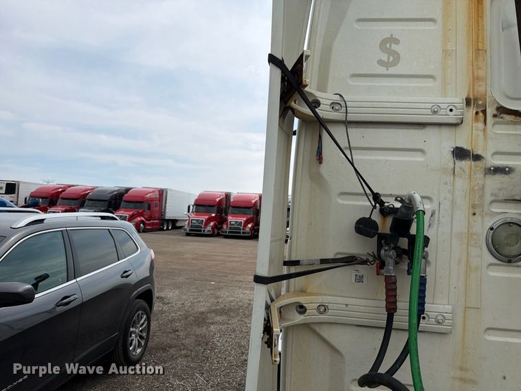 image for item FK4162 2016 Volvo VNL semi truck