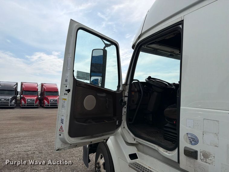 image for item FK4162 2016 Volvo VNL semi truck