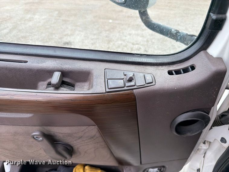image for item FK4162 2016 Volvo VNL semi truck
