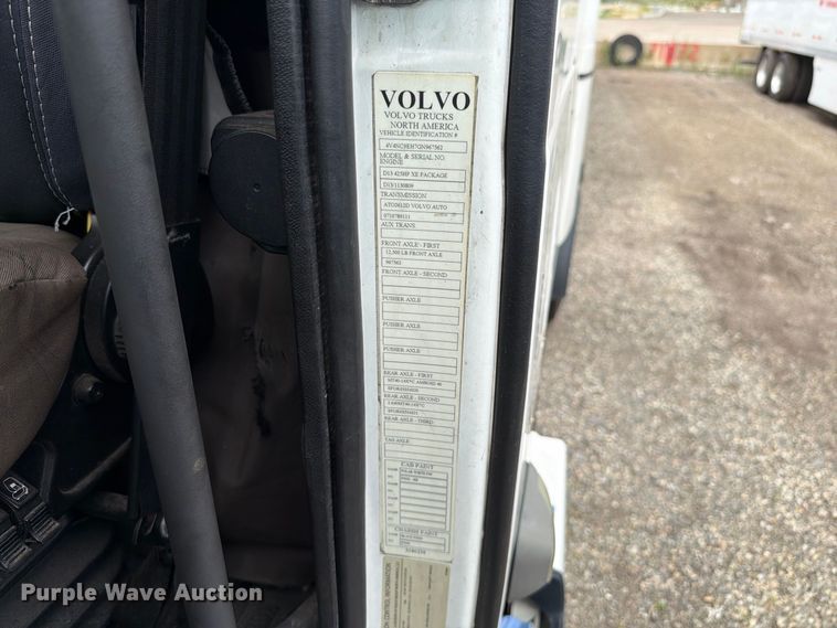 image for item FK4162 2016 Volvo VNL semi truck